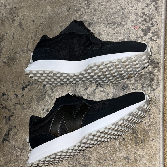 NEW BALANCE WOMEN SNEAKERS - Picture 2 of 4